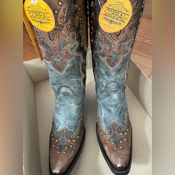 Corral Brown and Gray Embellished Heeled Boots - Picture 8 of 16